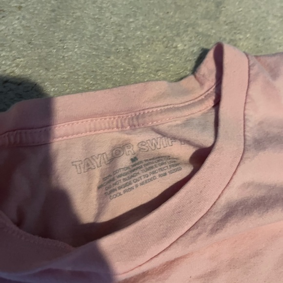 Taylor Swift You Need To Calm Down Pink Lightning Tee 2019 - Picture 2 of 4